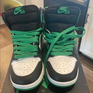 Nike Air Black and Green High-Top Sneakers. Youth size 4